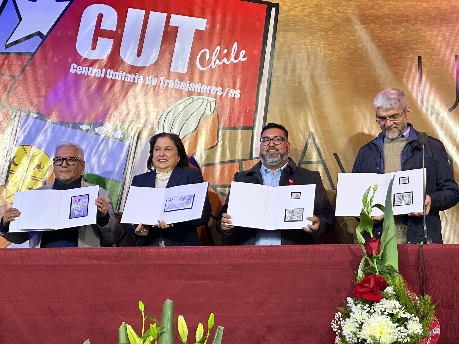 CUT lanza sello postal conmemorativo a los 70 años desde su fundación